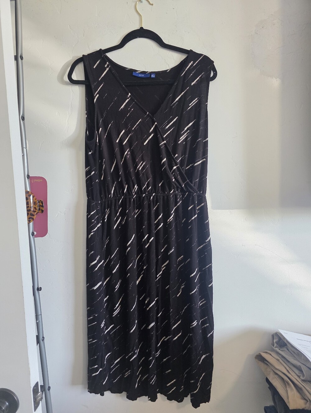Apt. 9 Black Sleeveless Midi Dress with White Brushstroke Print